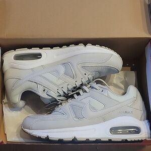 Nike Women’s Air Max Command 7.5